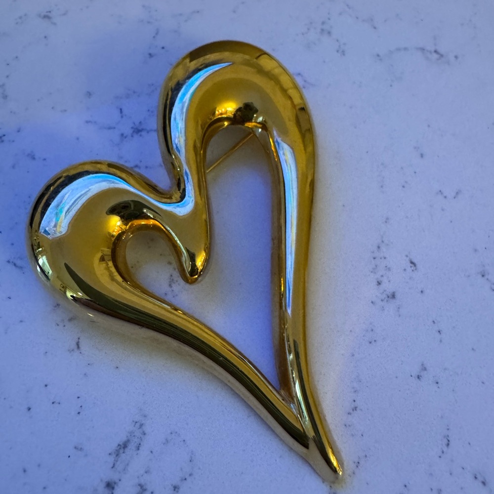 Beautiful heart pin circa 1970